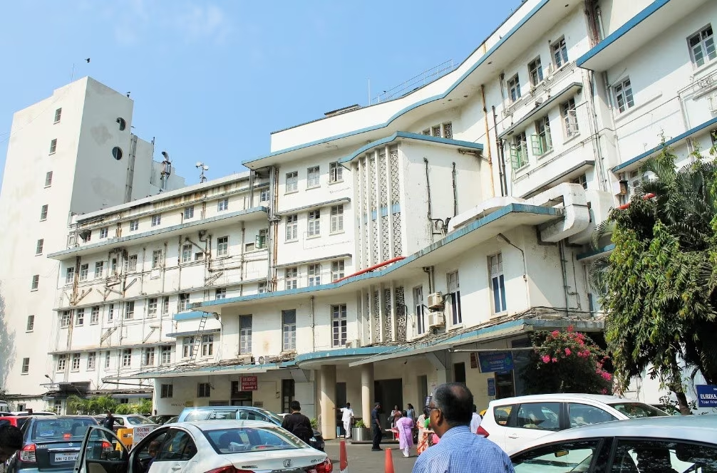 Hotels near Jaslok Hospital